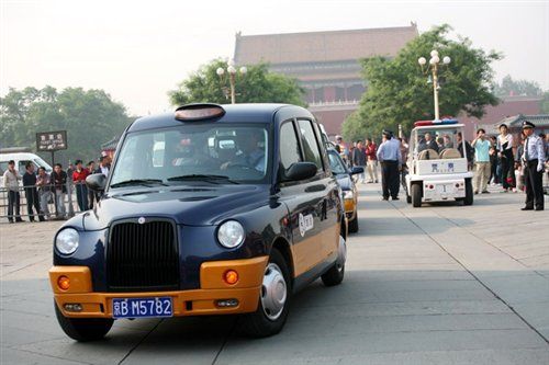 由吉利上海华普汽车合资生产,定名为上海英伦出租车